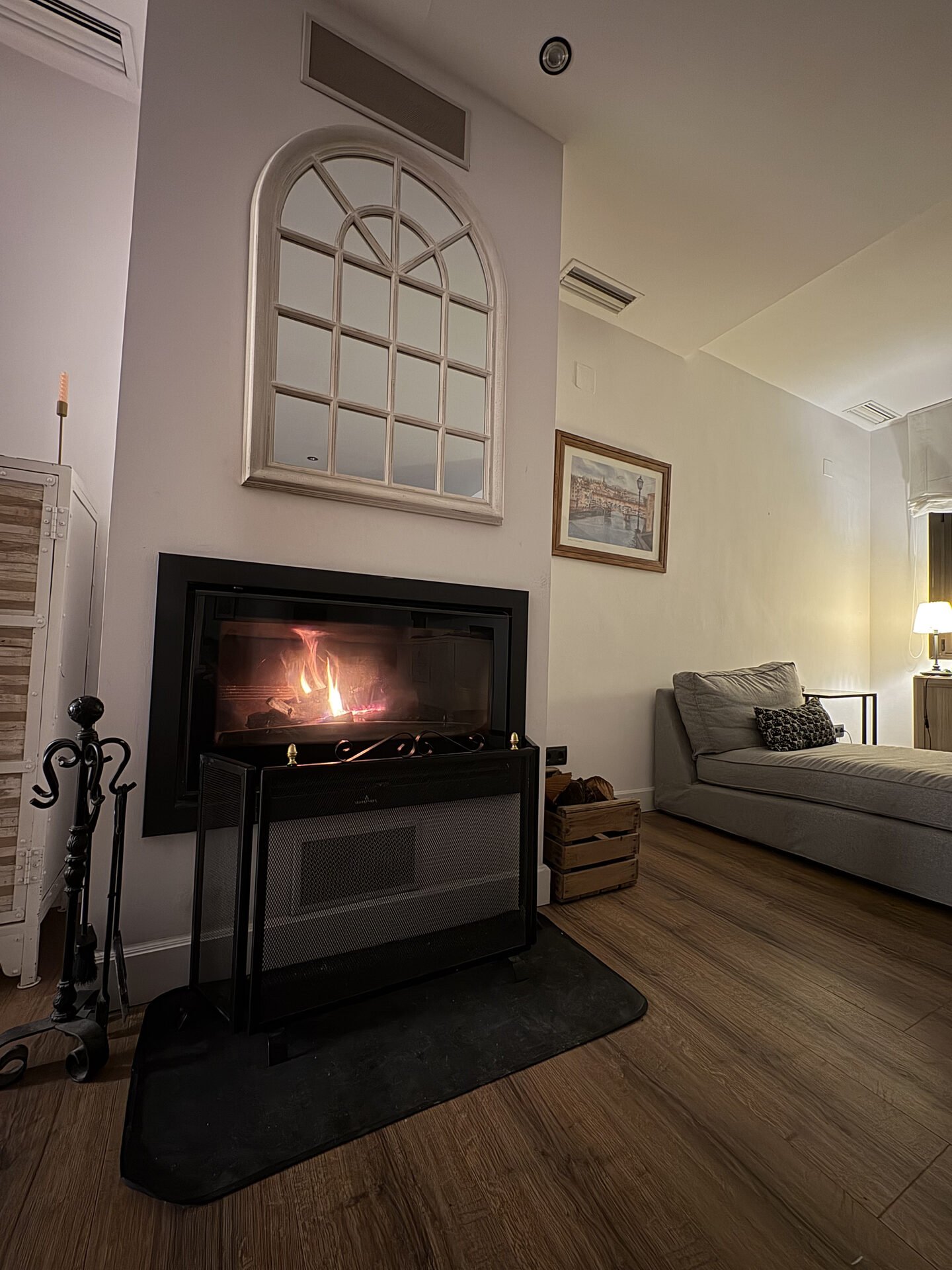 Salón con chimenea